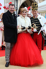 Josef Schmid, 2. Bürgermeister Münchens und das neue Prinzenpaar der Narrhalla für 2016, Prinz Christian II und Prinzessin Andrea II. (∫Foto: Martin Schmitz)